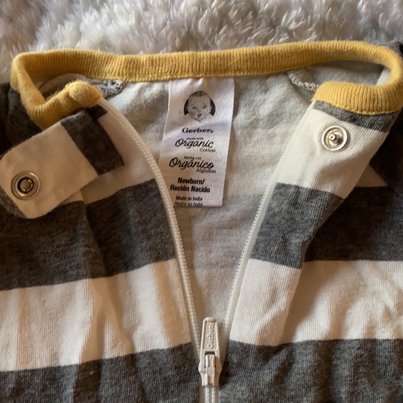 Bundle of 2 zipper footie sleepers, size newborn - Picture 3 of 4